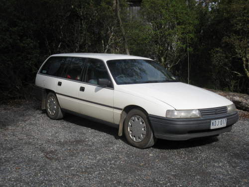Holden Commodore Wagon. Used HOLDEN COMMODORE Specs