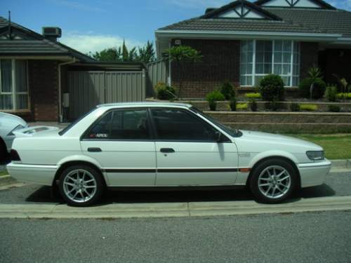 Nissan pintara 1990 model #5
